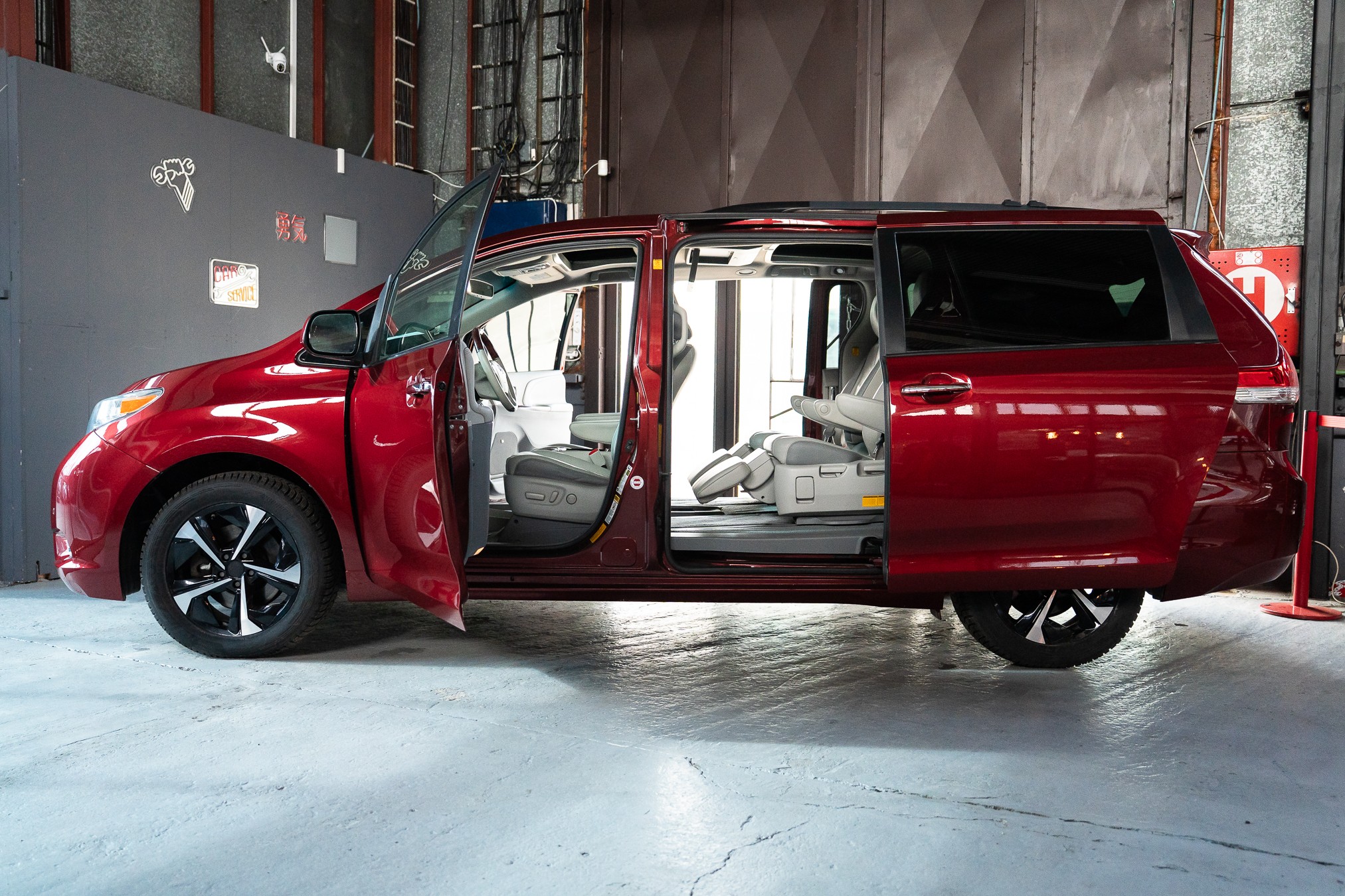 Lexuspa - Toyota Sienna 4x4