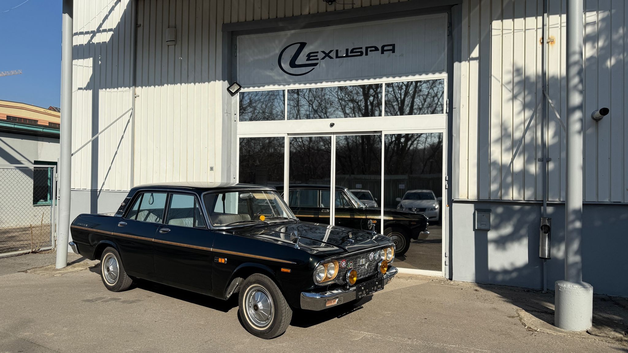 Toyota Crown Deluxe