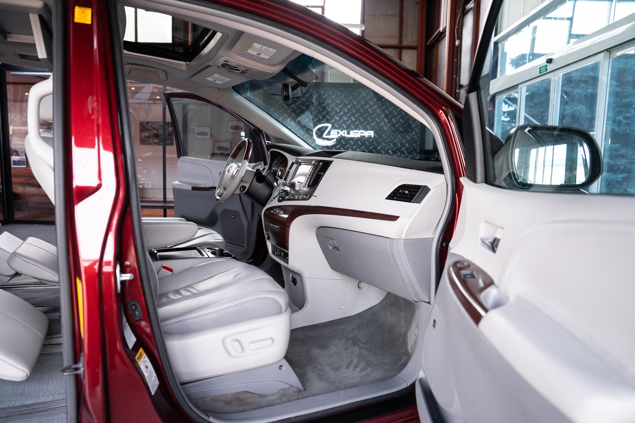 Lexuspa - Toyota Sienna 4x4